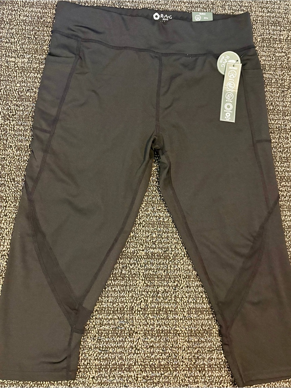 RAGA Black Capri Leggings with Side Pockets and Wide Waistband